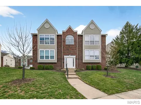 1327 Holgate Dr #C, Ballwin, MO 63021