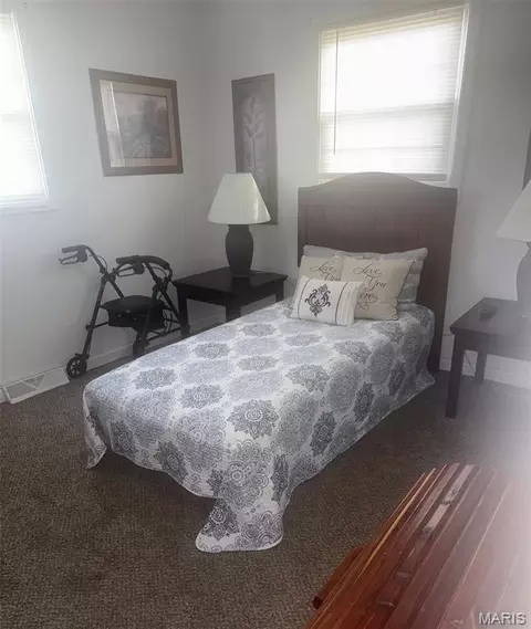 Bedroom - 402 Damon St, Dexter, MO 63841 photo 4 of 4