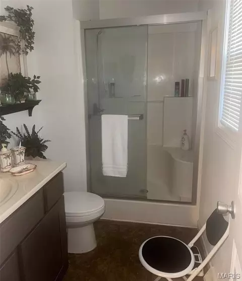 Bath - 402 Damon St, Dexter, MO 63841 photo 1 of 3