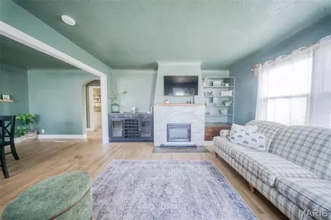 Living - 63 Rose Ct, Rolla, MO 65401 photo 1 of 2