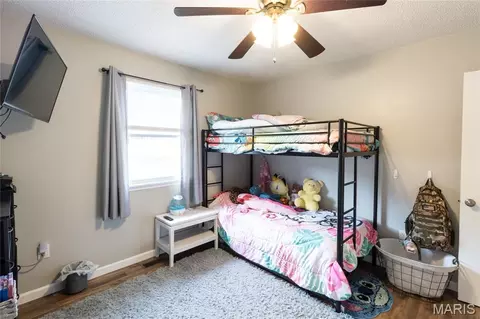 Bedroom - 16650 Walnut Dr, Plato, MO 65552 photo 2 of 5