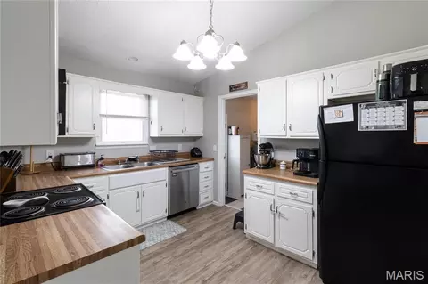 Kitchen - 16650 Walnut Dr, Plato, MO 65552 photo 1 of 2