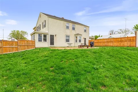 Exterior - 404 Marshall St, Fredericktown, MO 63645 photo 3 of 6