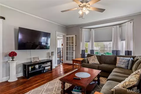 Living - 404 Marshall St, Fredericktown, MO 63645 photo 1 of 4