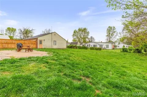Exterior - 404 Marshall St, Fredericktown, MO 63645 photo 2 of 6