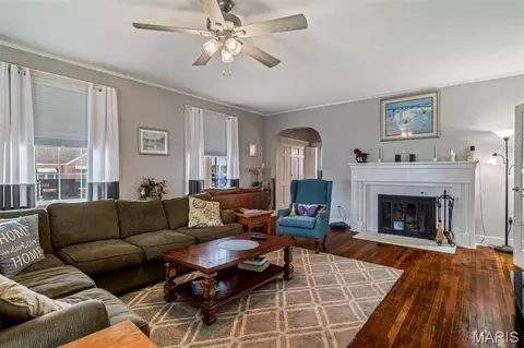 Living - 404 Marshall St, Fredericktown, MO 63645 photo 3 of 4