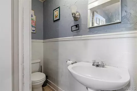 Bath - 404 Marshall St, Fredericktown, MO 63645 photo 2 of 7