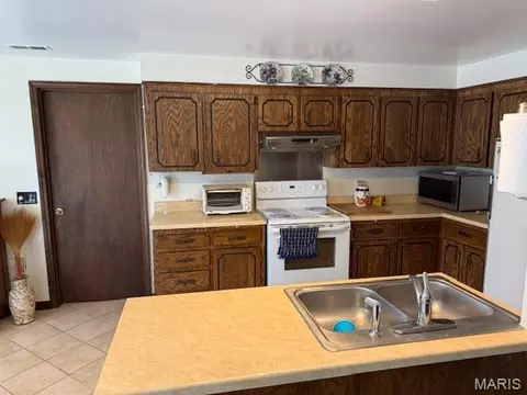 Kitchen - 111 Highway Bb, Iberia, MO 65486 photo 2 of 2