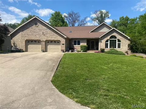 1015 E Oak St, Greenville, IL 62246