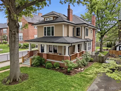 30 Gray Ave, Webster Groves, MO 63119