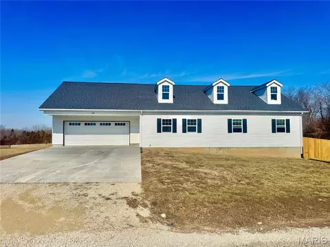 300 Blackberry Ln, Bismarck, MO 63624