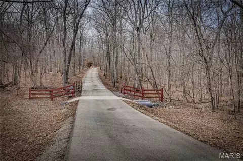 107 Wildhorse Rd, Farmington, MO 63640