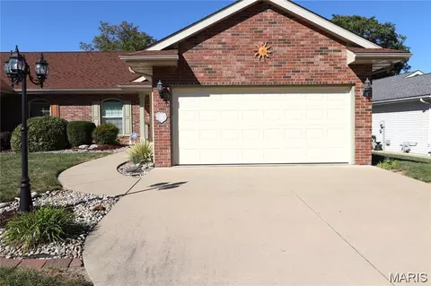 3210 Leverett Ct, Alton, IL 62002