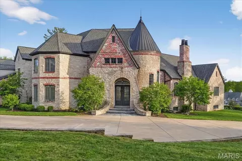 9998 Litzsinger Rd, Ladue, MO 63124