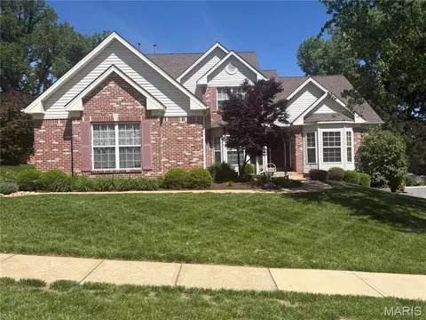 540 Oak Creek Meadows Ct, Chesterfield, MO 63017