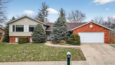 622 Saint Nicholas Dr, O'fallon, IL 62269