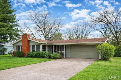 208 Todd Ln, Belleville, IL 62221