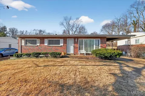 9763 Glen Owen Dr, Saint Louis, MO 63136