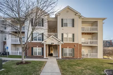 37 Kassebaum Ln #305, Saint Louis, MO 63129