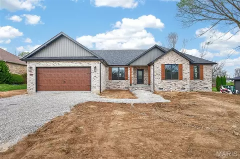 2230 Cherry Blossom Cir, Lebanon, MO 65536