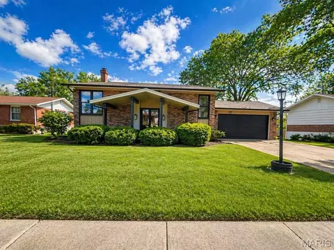 4444 Mattis Rd, Saint Louis, MO 63128