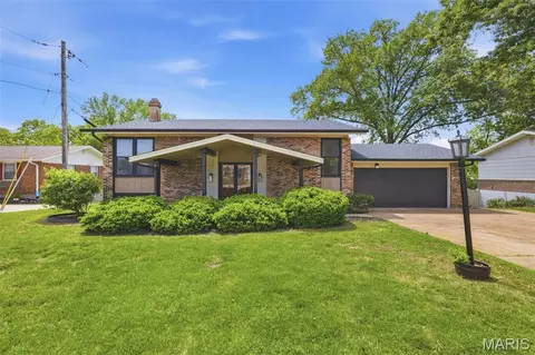 4444 Mattis Rd, Saint Louis, MO 63128