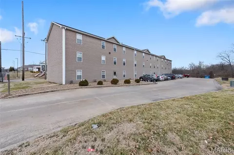 3 Village Dr, Cape Girardeau, MO 63701