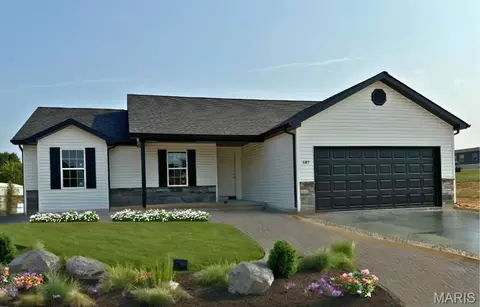 155 Rivers Edge Dr, Moscow Mills, MO 63362