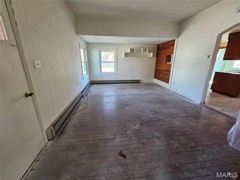 Living - 507 E Pine St, Percy, IL 62272 photo 2 of 2