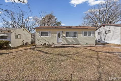 10405 Earl Dr, Saint Louis, MO 63136