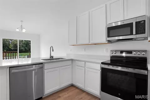 Kitchen - 109 Tail Shot Ct, Eureka, MO 63025 photo 2 of 2
