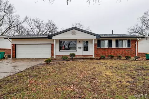 2348 Vorhof Dr, Saint Louis, MO 63136