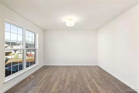 Living - 209 Gauntlet Ln, Eureka, MO 63025 photo 4 of 4