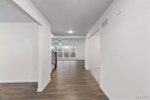 Entry Way - 209 Gauntlet Ln, Eureka, MO 63025 photo 1 of 3