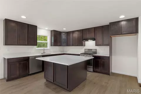Kitchen - 209 Gauntlet Ln, Eureka, MO 63025 photo 2 of 3