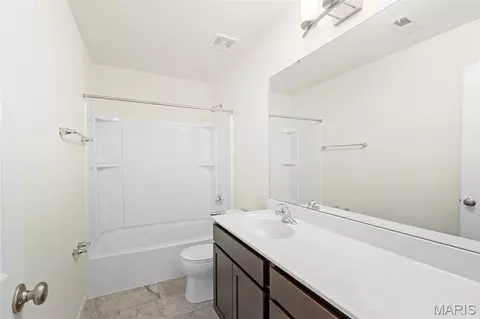 Bath - 209 Gauntlet Ln, Eureka, MO 63025 photo 1 of 3