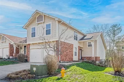 634 Sandy Summit Dr, Ballwin, MO 63021