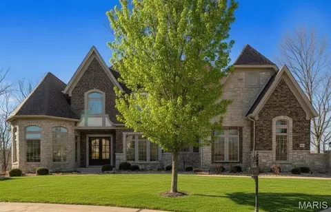 1401 Fox Hill Farms Ct, Chesterfield, MO 63005
