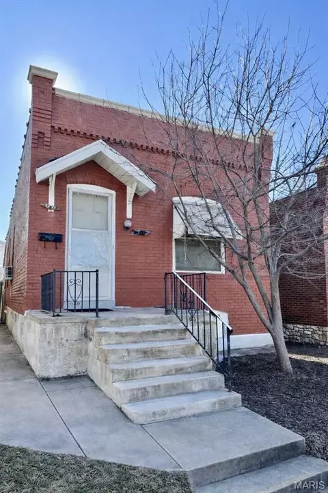 4176 Newport Ct, Saint Louis, MO 63116