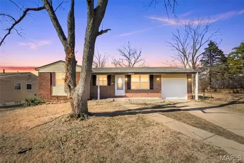 10557 Castle Dr, Saint Louis, MO 63136
