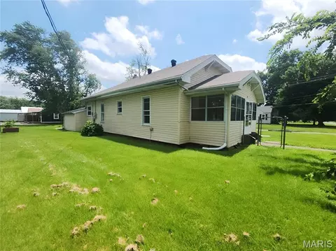 Exterior - 302 N 3rd St, Chaffee, MO 63740 photo 1 of 4