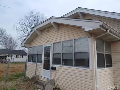 Exterior - 302 N 3rd St, Chaffee, MO 63740 photo 1 of 2