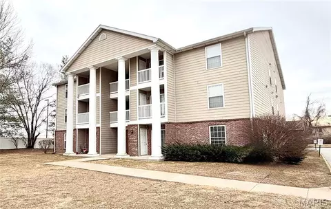 660 Materdie Ln #204, Florissant, MO 63031