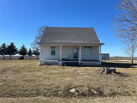 98 SW 200 Ave, Carrollton, IL 62016