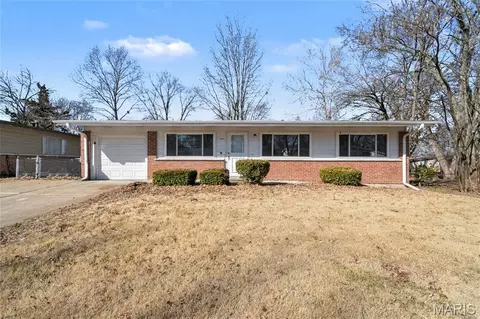 1475 Nashua Dr, Florissant, MO 63033