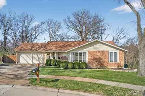 1430 Silverleaf Ln, Saint Louis, MO 63146