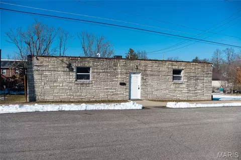605 E Main Ave, Cuba, MO 65453