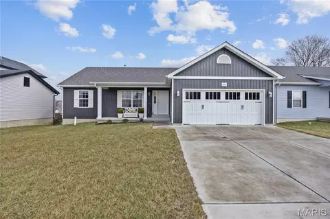 1136 Stone Henge Ct, Pevely, MO 63070