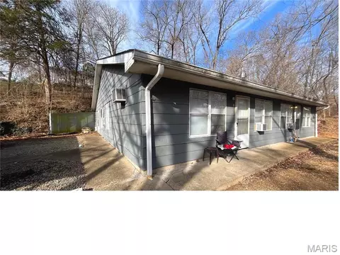 302 N Spring St, Steelville, MO 65565
