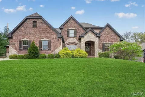 3 Ladue Ct, Creve Coeur, MO 63141